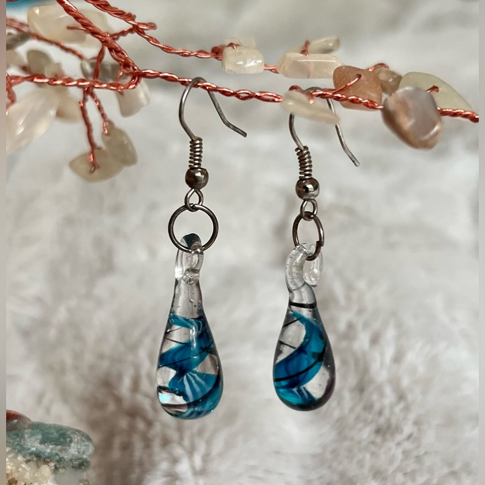 Vintage Glass Blue Swirl Teardrop Earrings 💧💧